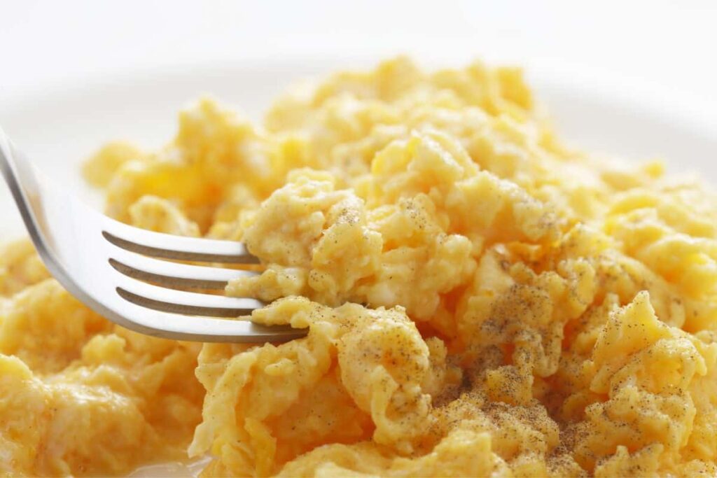 The Right Way to Cook Scrambled Eggs in Cast Iron Come Home with